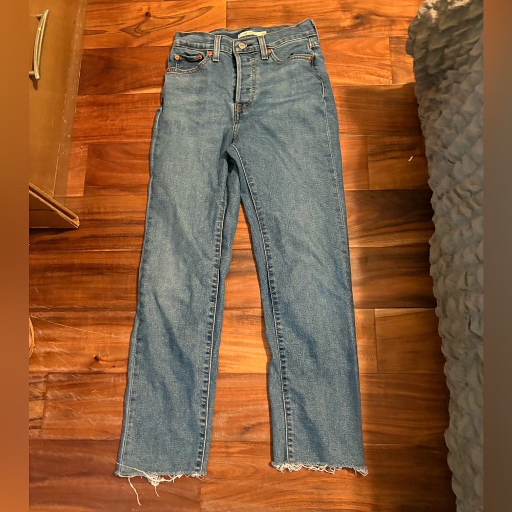 Levi’s Wedgie Straight Jeans‎ Size 26 Raw Hem Cropped (0364)